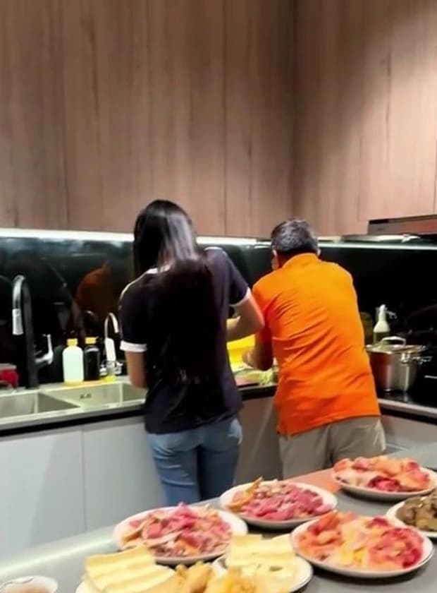 M&acirc;m cơm nh&agrave; của Đo&agrave;n Văn Hậu v&agrave; Do&atilde;n Hải My trong biệt thự chục tỷ - Ảnh 6.