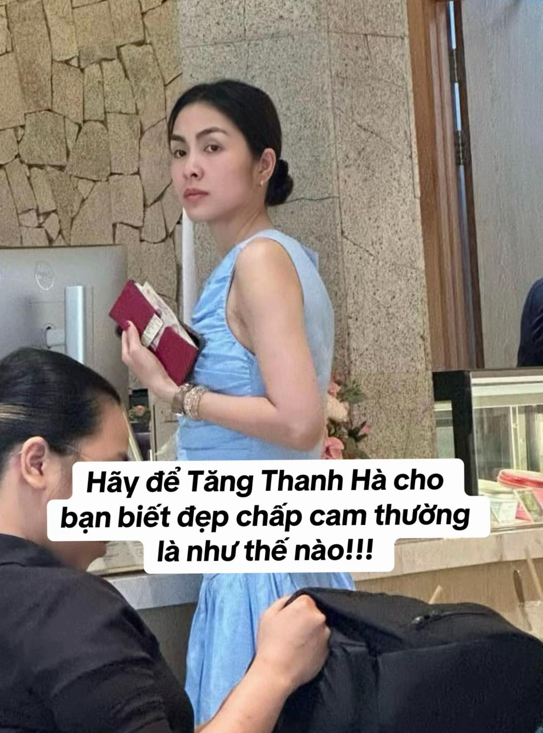Camera thường lia tr&uacute;ng con d&acirc;u tỷ ph&uacute; Johnathan Hạnh Nguyễn ở qu&aacute;n cafe- Ảnh 1.