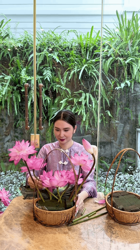 Ngắm đ&atilde; đời 5 b&igrave;nh hoa của "ph&uacute; b&agrave;" Ngọc Loan: Cả d&ograve;ng họ phải gật g&ugrave; khen kh&eacute;o!- Ảnh 4.