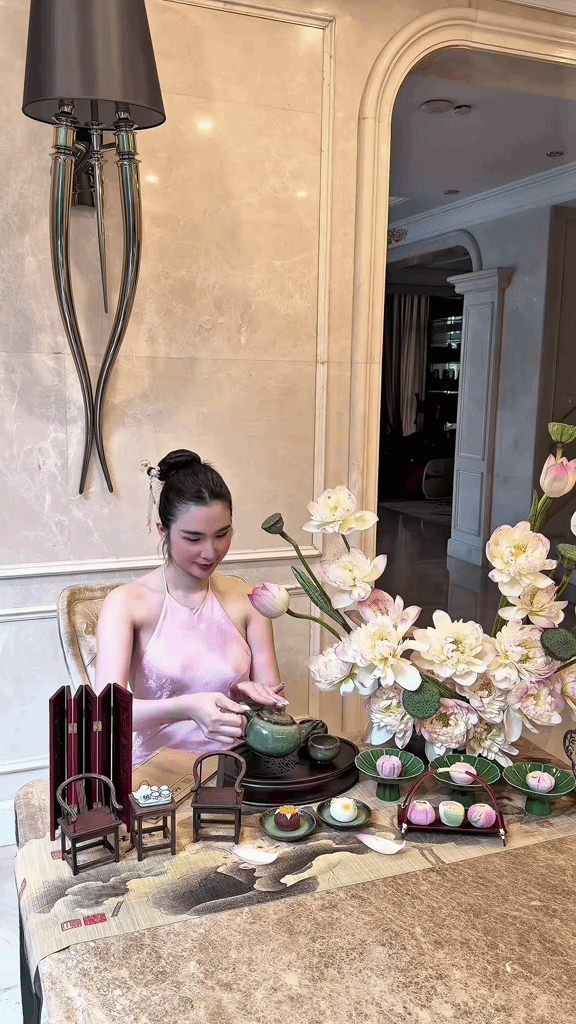 Ngắm đ&atilde; đời 5 b&igrave;nh hoa của "ph&uacute; b&agrave;" Ngọc Loan: Cả d&ograve;ng họ phải gật g&ugrave; khen kh&eacute;o!- Ảnh 13.