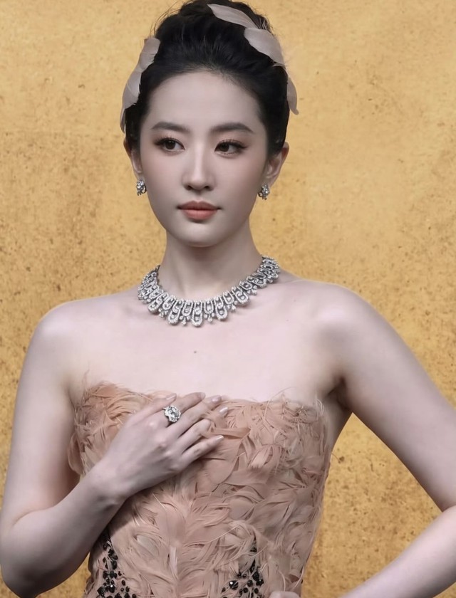 Kh&ocirc;ng phải ai cũng được như Lưu Diệc Phi- Ảnh 5.