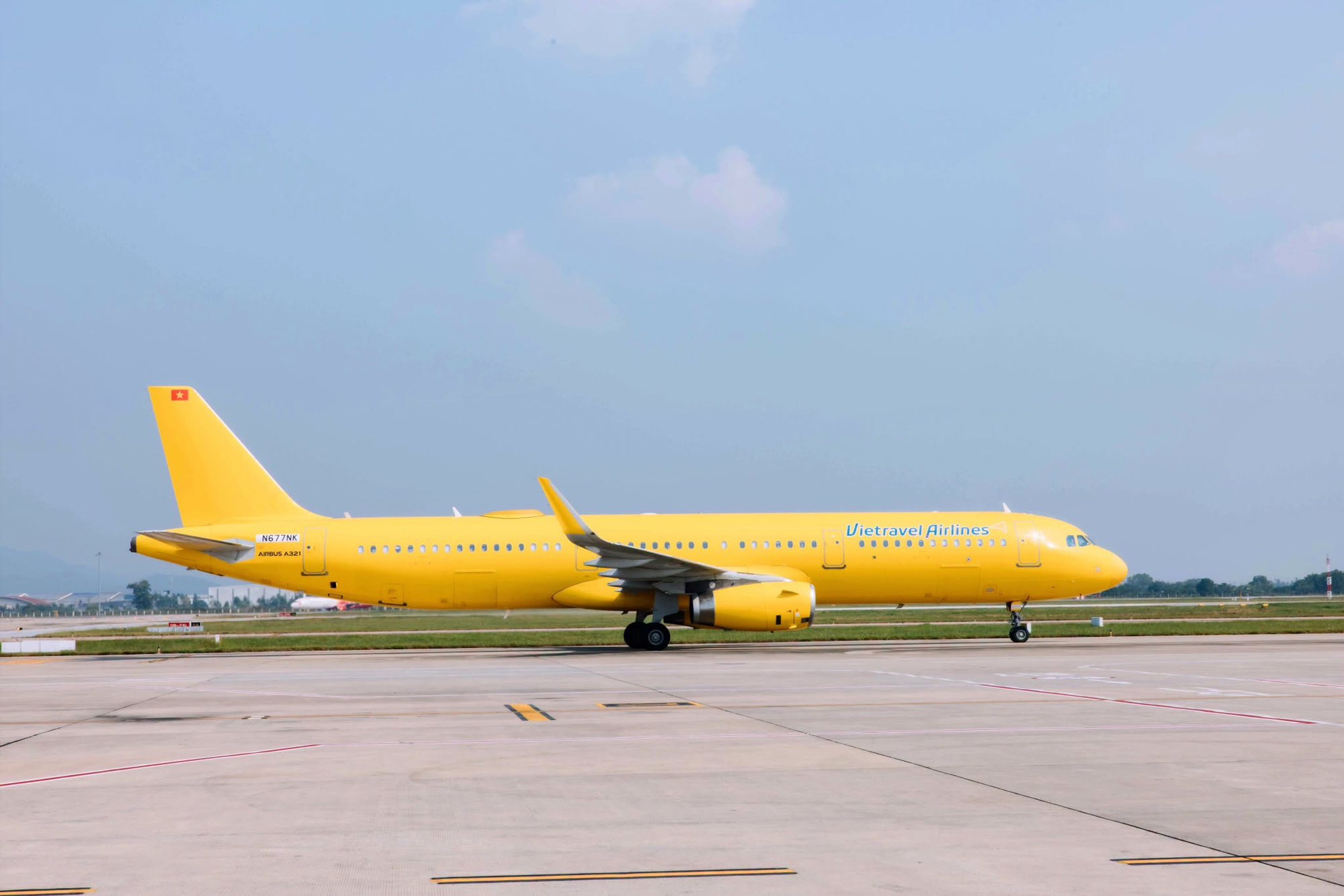 Đ&uacute;ng s&aacute;ng nay - 27/10, s&acirc;n bay Nội B&agrave;i ghi nhận một m&aacute;y bay đặc biệt hạ c&aacute;nh - Ảnh 2.