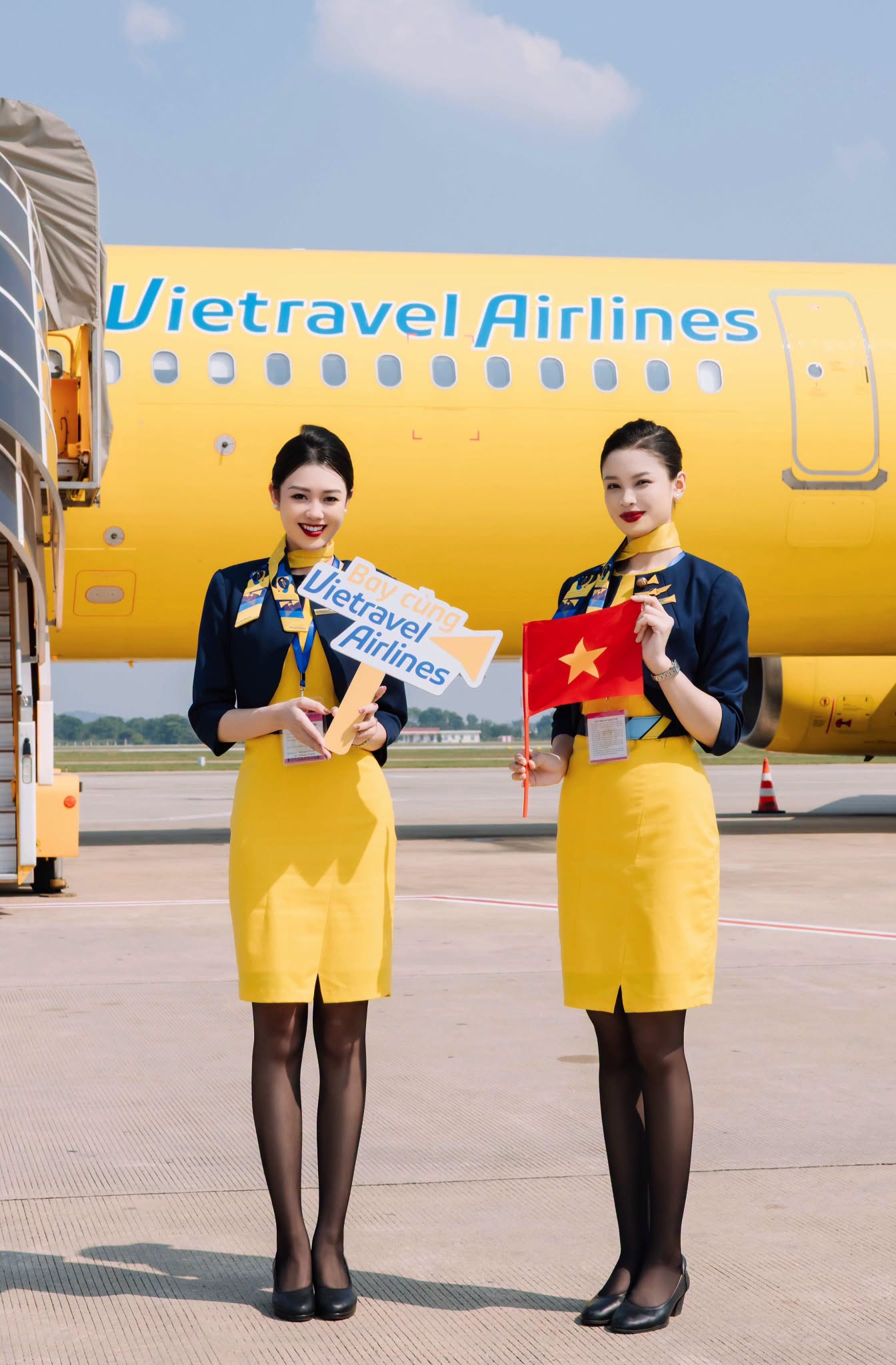 Đ&uacute;ng s&aacute;ng nay - 27/10, s&acirc;n bay Nội B&agrave;i ghi nhận một m&aacute;y bay đặc biệt hạ c&aacute;nh - Ảnh 4.