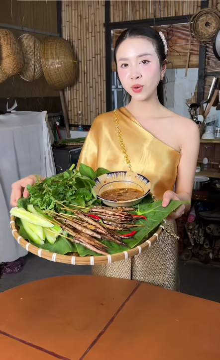 M&acirc;m cơm nh&agrave; của người đẹp miền T&acirc;y lấy chồng Tiến sĩ, đ&aacute;m cưới đeo 13 c&acirc;y v&agrave;ng- Ảnh 6.