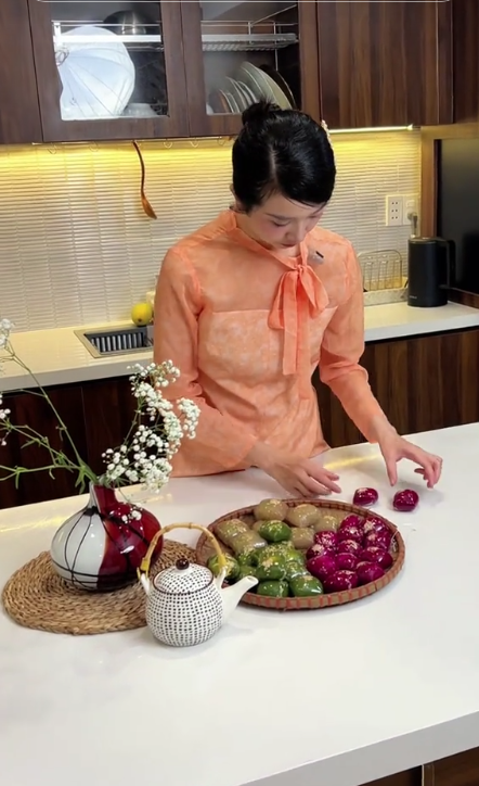 M&acirc;m cơm nh&agrave; của người đẹp miền T&acirc;y lấy chồng Tiến sĩ, đ&aacute;m cưới đeo 13 c&acirc;y v&agrave;ng- Ảnh 9.