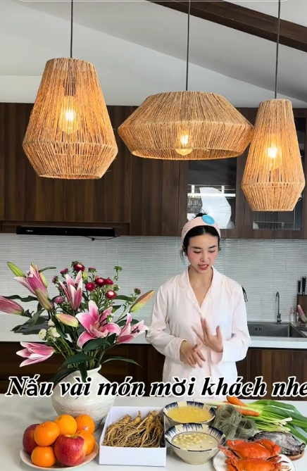 M&acirc;m cơm nh&agrave; của người đẹp miền T&acirc;y lấy chồng Tiến sĩ, đ&aacute;m cưới đeo 13 c&acirc;y v&agrave;ng- Ảnh 10.