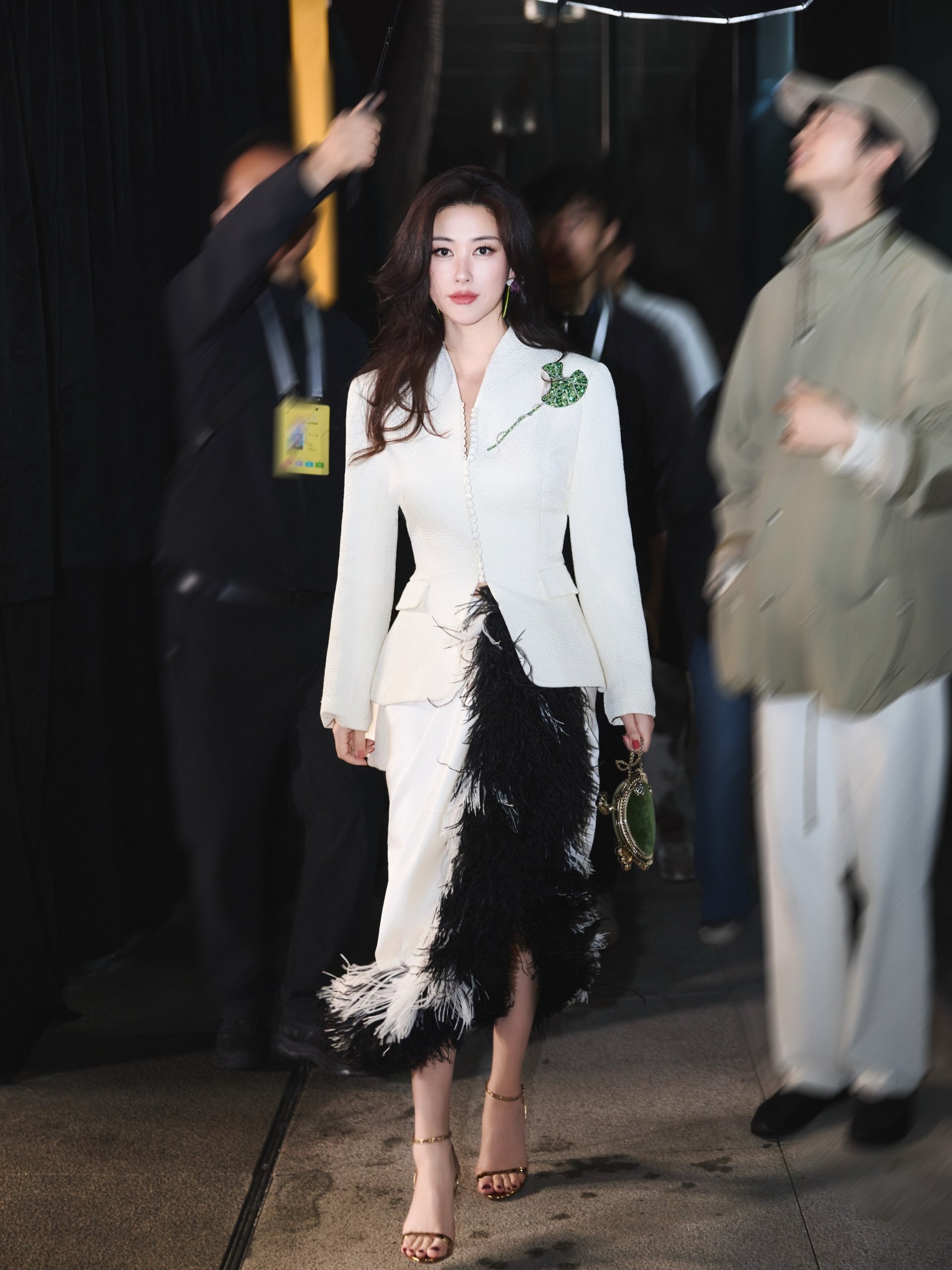 Showbiz mới c&oacute; mỹ nh&acirc;n 42 tuổi xứng danh tiểu thư Dior, đẹp cỡ Lưu Diệc Phi cũng phải nhường phần- Ảnh 1.