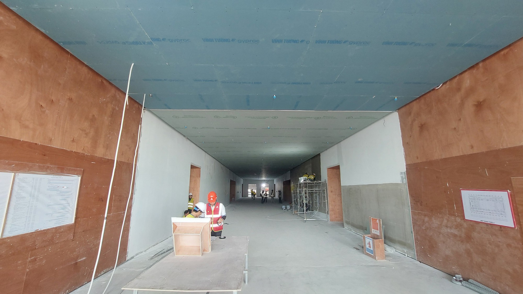 Việt Nam đang l&agrave;m si&ecirc;u c&ocirc;ng tr&igrave;nh rộng hơn 150.000m&sup2; tr&ecirc;n đảo Ngọc, hệ m&aacute;i th&eacute;p 12.000 tấn vượt nhịp 81m kh&ocirc;ng cần cột giữa- Ảnh 13.