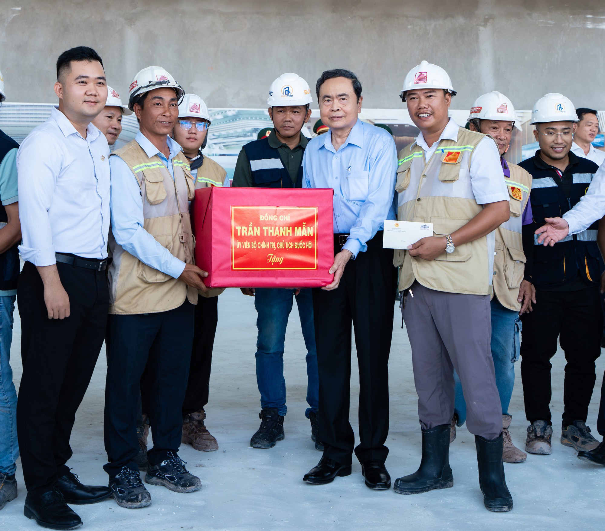 Việt Nam đang l&agrave;m si&ecirc;u c&ocirc;ng tr&igrave;nh rộng hơn 150.000m&sup2; tr&ecirc;n đảo Ngọc, hệ m&aacute;i th&eacute;p 12.000 tấn vượt nhịp 81m kh&ocirc;ng cần cột giữa- Ảnh 16.