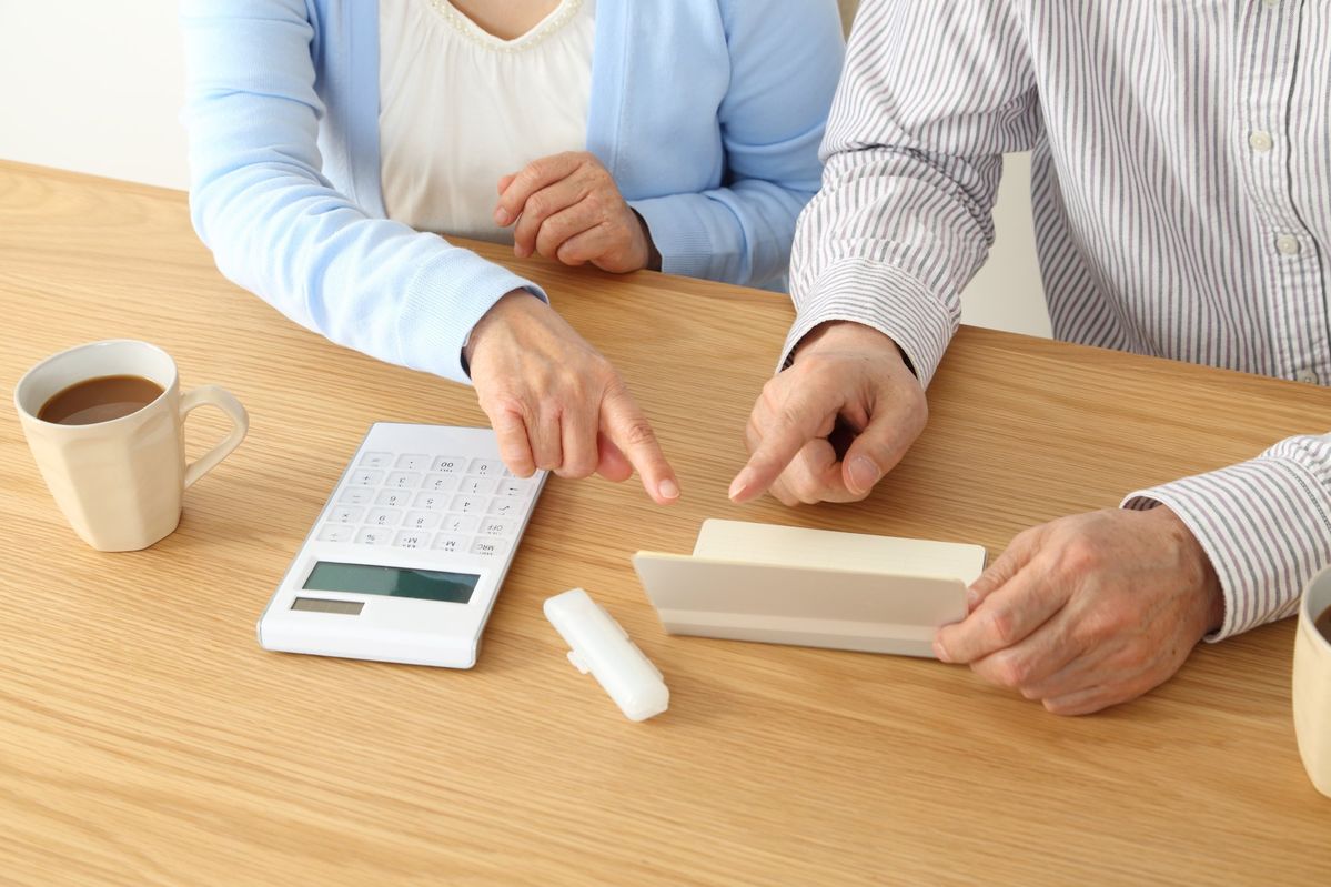 N&ecirc;n gửi tiền online hay tại quầy: Người đang muốn gửi tiết kiệm n&ecirc;n để &yacute; 4 điểm n&agrave;y- Ảnh 1.