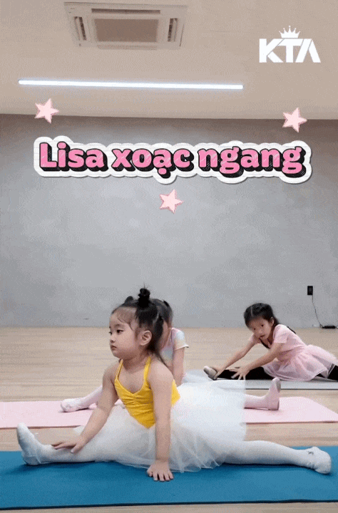 B&eacute; Lisa - con g&aacute;i &uacute;t nh&agrave; Kh&aacute;nh Thi Phan Hiển mới 3 tuổi đ&atilde; học ballet, &eacute;p dẻo điệu nghệ đến mức c&ocirc; gi&aacute;o dạy m&uacute;a cũng bất ngờ- Ảnh 6.