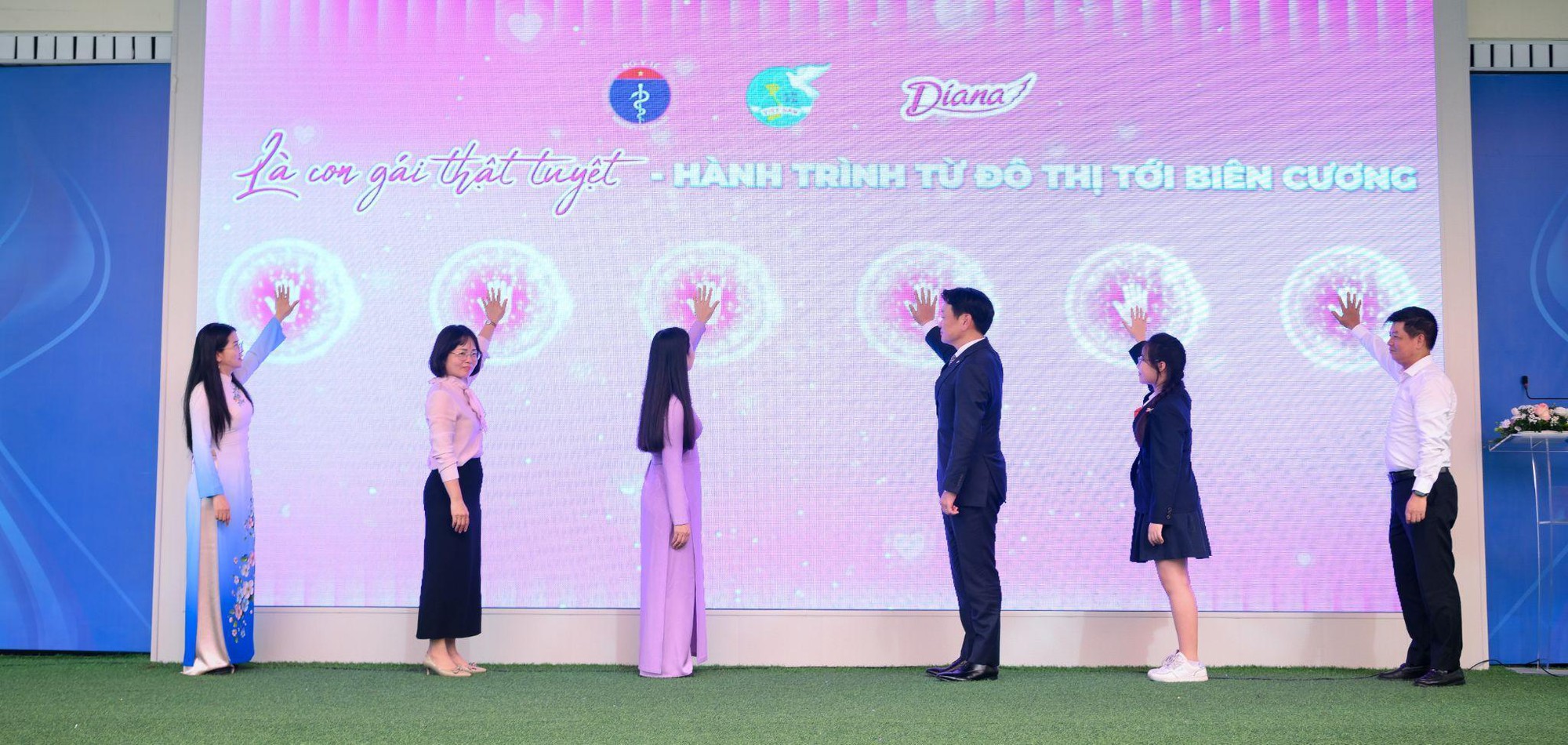 &rlm;&ldquo;L&agrave; Con G&aacute;i Thật Tuyệt&rdquo; 2026: Diana tiếp sức nữ sinh Việt tự tin trưởng th&agrave;nh&rlm; - Ảnh 3.