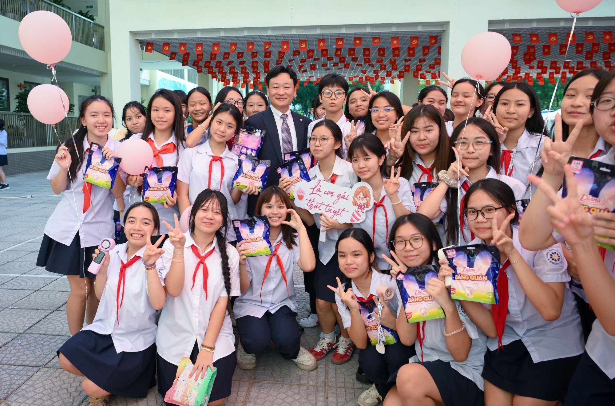 &rlm;&ldquo;L&agrave; Con G&aacute;i Thật Tuyệt&rdquo; 2026: Diana tiếp sức nữ sinh Việt tự tin trưởng th&agrave;nh&rlm; - Ảnh 4.