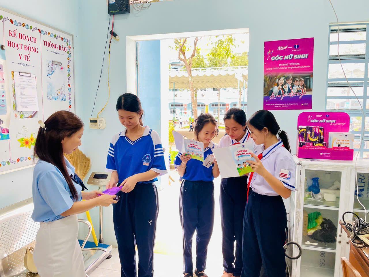 &rlm;&ldquo;L&agrave; Con G&aacute;i Thật Tuyệt&rdquo; 2026: Diana tiếp sức nữ sinh Việt tự tin trưởng th&agrave;nh&rlm; - Ảnh 11.