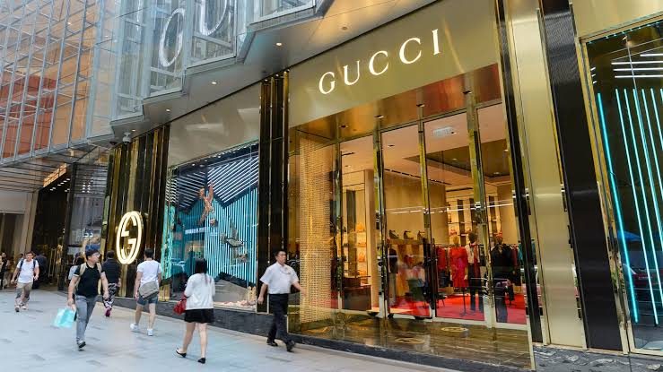 Doanh số cửa h&agrave;ng giảm 9%: V&igrave; sao giới nh&agrave; gi&agrave;u Trung Quốc lặng lẽ rời xa Gucci?- Ảnh 2.
