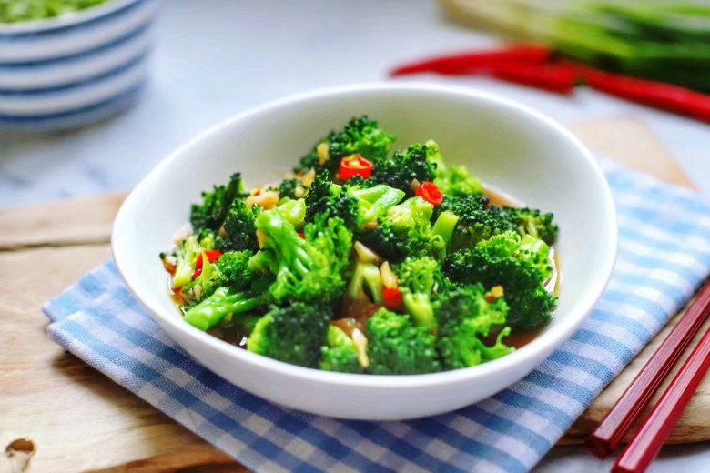 Thức khuya thường xuy&ecirc;n c&oacute; thể dẫn đến hội chứng gan n&oacute;ng: 6 m&oacute;n ăn bổ gan, bạn n&ecirc;n ăn thường xuy&ecirc;n - Ảnh 5.