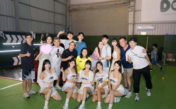 Sao nam điển trai nhất Bố Ơi Mình Đi Đâu Thế bao trọn sân pickleball làm tiệc sinh nhật, khoe siêu xe Ferrari 150 tỷ gây "lác mắt" - Ảnh 1.