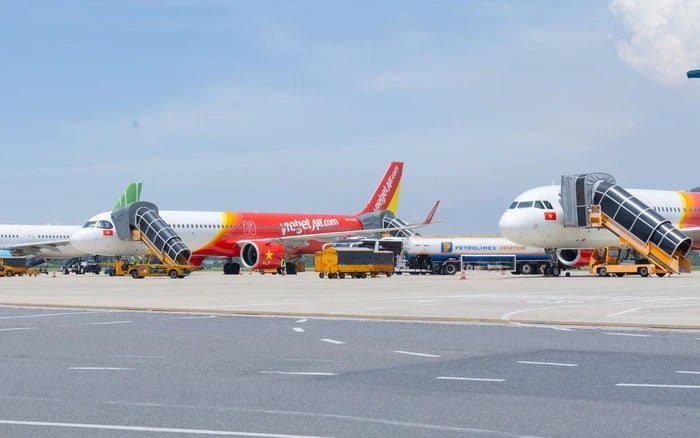 Trước thềm mở cửa trở lại v&agrave;o th&aacute;ng sau, s&acirc;n bay tại tỉnh duy nhất Việt Nam gi&aacute;p ba mặt biển đ&oacute;n tin vui- Ảnh 1.