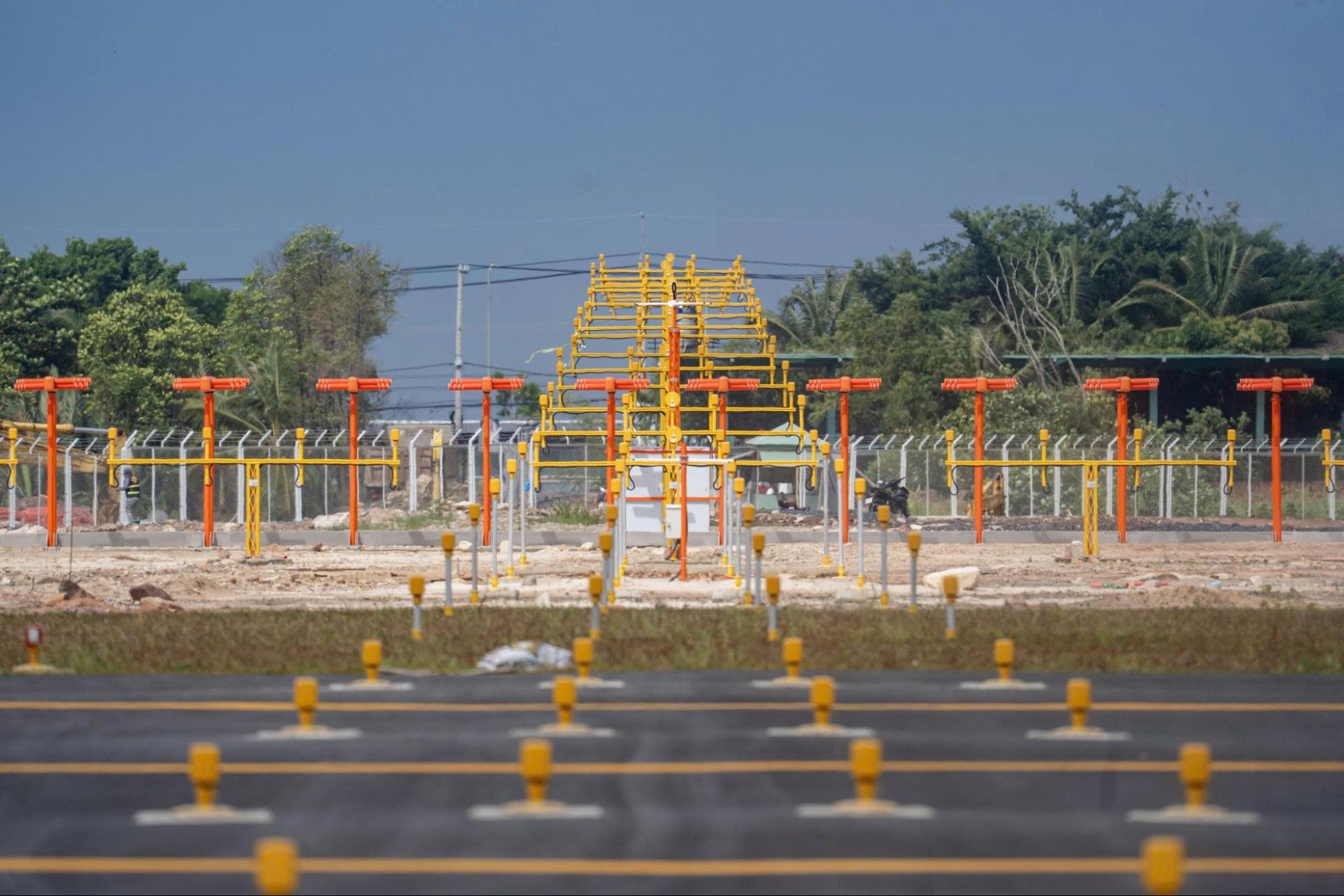 Ph&uacute; Quốc đ&oacute;n chuyến bay đầu ti&ecirc;n đặc biệt tr&ecirc;n đường băng 3.300m: Điều bất ngờ l&uacute;c 7h05 s&aacute;ng l&agrave;m du kh&aacute;ch ngỡ ng&agrave;ng- Ảnh 5.