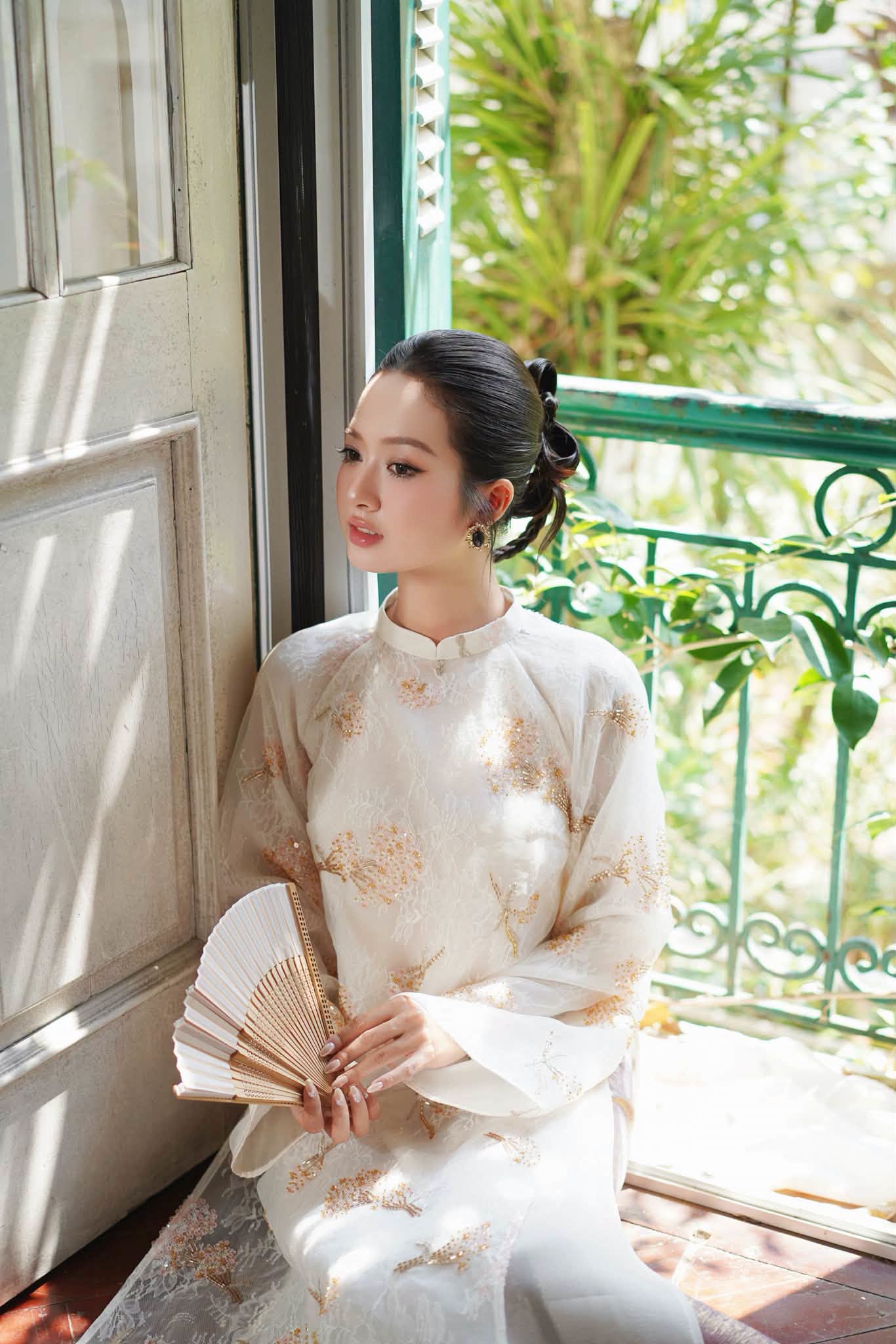 Hé lộ những thiết kế áo dài hứa hẹn lên ngôi Tết 2027: Có một kiểu "nàng thơ" yêu kiều, càng nhìn càng mê- Ảnh 17.