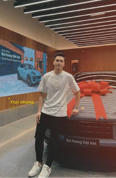 Trai đẹp 1m85 ĐT Việt Nam vừa mua biệt thự, sắm xe tiền tỷ b&aacute;o hiếu bố mẹ l&agrave; ai? - Ảnh 3.