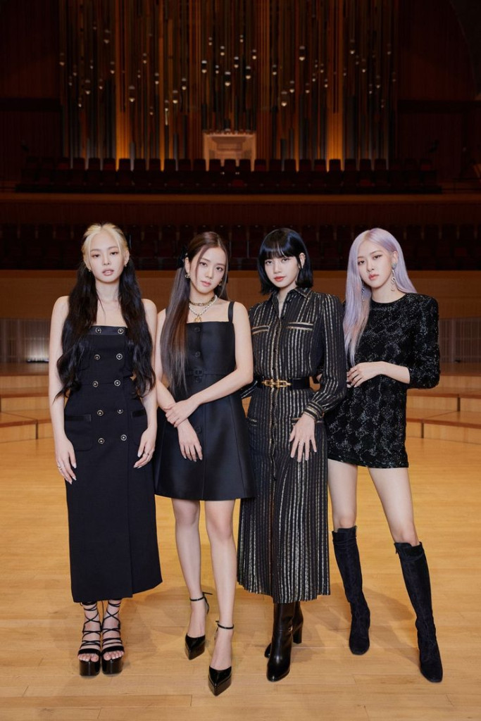 BLACKPINK được trao hu&acirc;n chương văn ho&aacute;, ngang hạng G-Dragon - Ảnh 4.