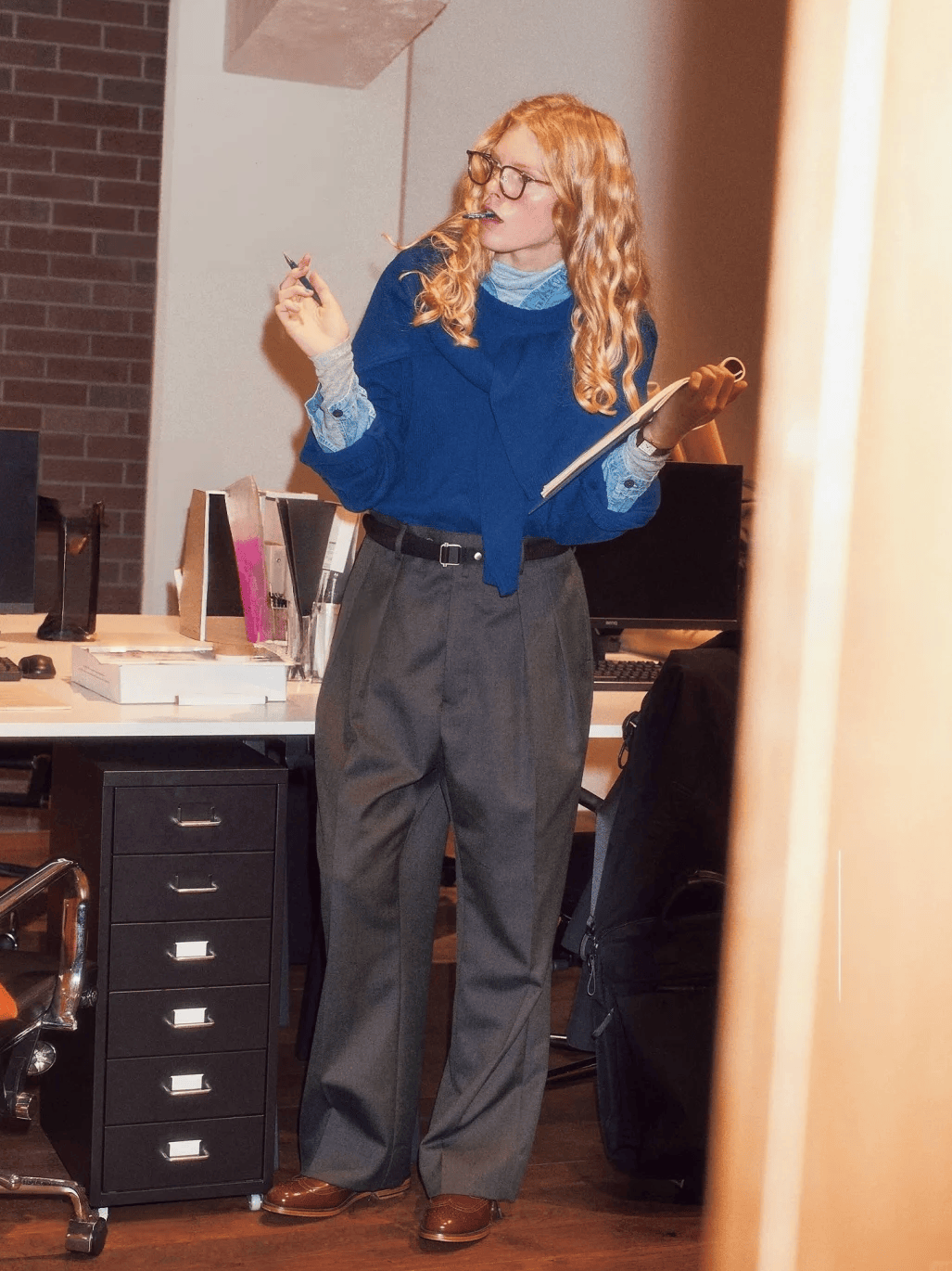 4 c&aacute;ch phối &aacute;o len c&ugrave;ng quần ống rộng: Giấu mỡ thừa, k&eacute;o d&agrave;i ch&acirc;n hiệu quả nhất- Ảnh 2.
