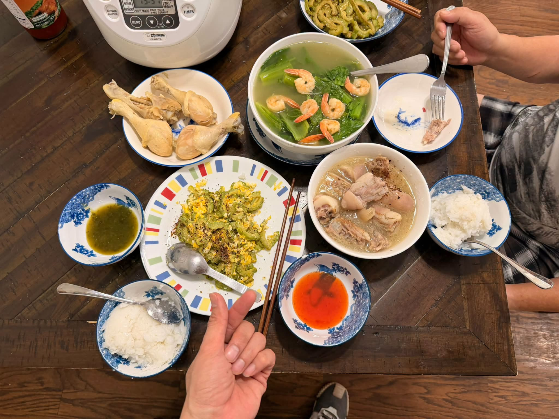 Đan Trường chia sẻ về người đ&agrave;n &ocirc;ng SN 1961, b&agrave;n tay "chỉ k&yacute; t&ecirc;n v&agrave; đếm tiền" đến tận nh&agrave; nấu cho ăn- Ảnh 1.