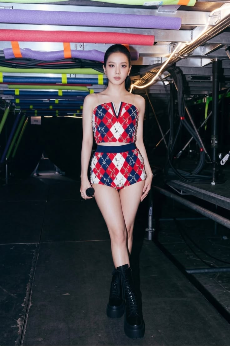 Jisoo ng&agrave;y c&agrave;ng kh&ocirc;ng muốn l&agrave;m g&aacute;i ngoan - Ảnh 10.