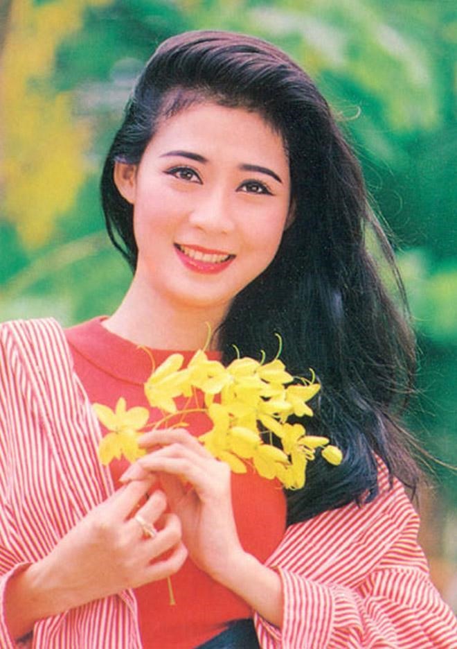 Việt Nam c&oacute; mỹ nh&acirc;n đẹp đến mức kh&ocirc;ng ai thay thế, đứng ban c&ocirc;ng 20 ph&uacute;t v&igrave; fan n&aacute;o loạn, mất t&iacute;ch chục năm b&iacute; ẩn- Ảnh 6.