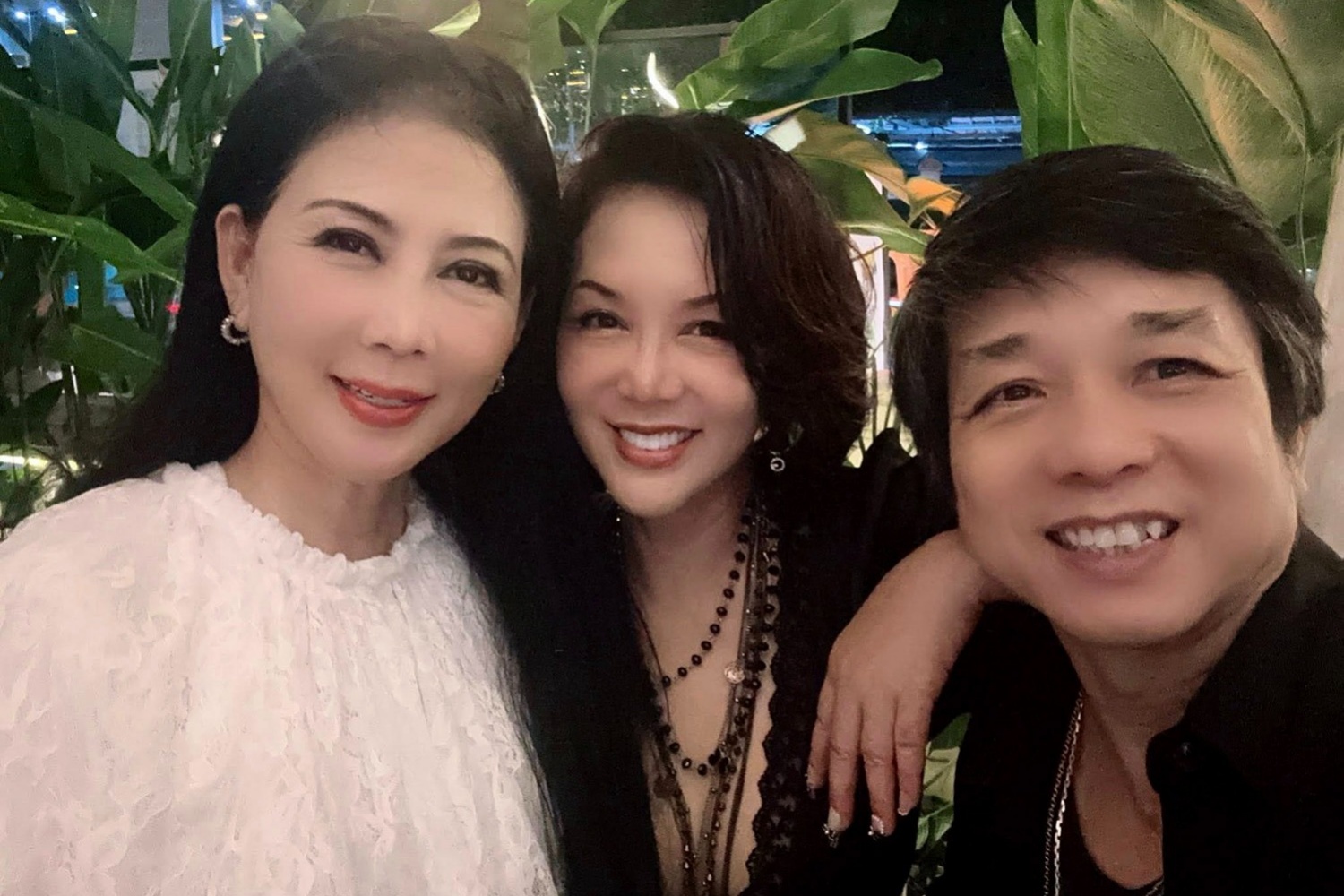 Việt Nam c&oacute; mỹ nh&acirc;n đẹp đến mức kh&ocirc;ng ai thay thế, đứng ban c&ocirc;ng 20 ph&uacute;t v&igrave; fan n&aacute;o loạn, mất t&iacute;ch chục năm b&iacute; ẩn- Ảnh 8.