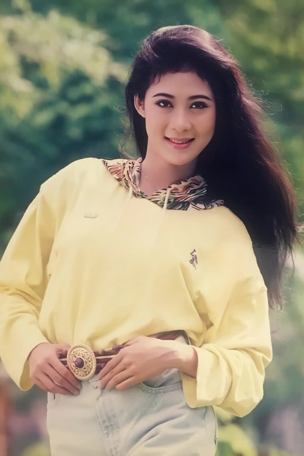 Việt Nam c&oacute; mỹ nh&acirc;n đẹp đến mức kh&ocirc;ng ai thay thế, đứng ban c&ocirc;ng 20 ph&uacute;t v&igrave; fan n&aacute;o loạn, mất t&iacute;ch chục năm b&iacute; ẩn- Ảnh 1.