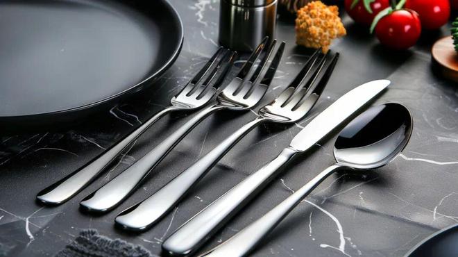 Lời khuy&ecirc;n cho gia đ&igrave;nh đ&ugrave;ng dụng cụ ăn uống bằng inox- Ảnh 1.