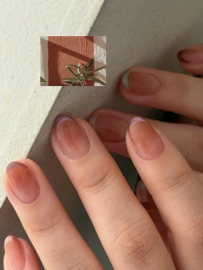 5 kiểu nail m&agrave;u quả mọng "g&acirc;y sốt" m&ugrave;a thu đ&ocirc;ng 2026: Sang, t&ocirc;n da chuẩn vibe old money- Ảnh 6.