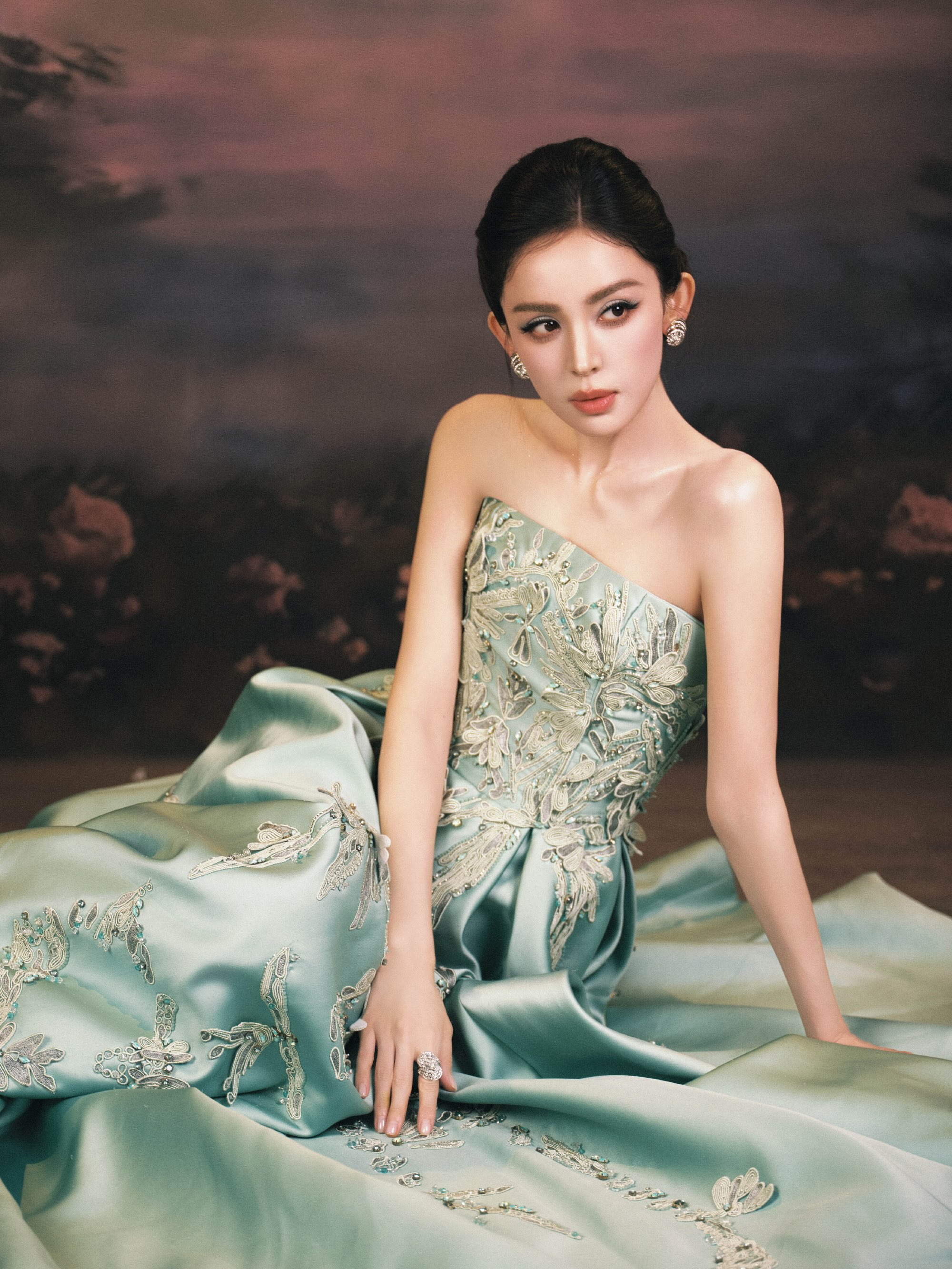 Một mỹ nhân khiến Bạch Lộc chạy mất dép, nhiều người đẹp không dám đứng cạnh- Ảnh 13.