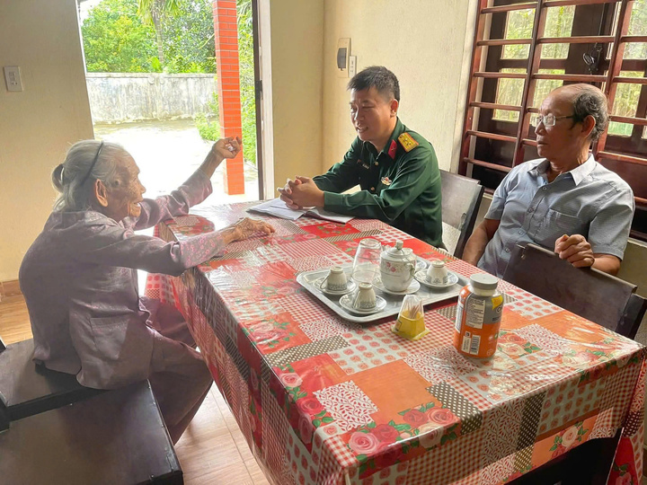 Người dân báo tin hố bom cũ nghi có mộ tập thể liệt sĩ ở Huế- Ảnh 1.