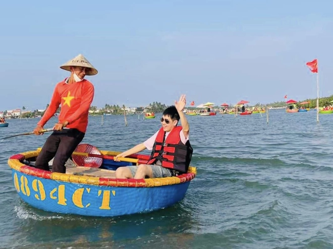 Sao nam điển trai nhất Bố Ơi Mình Đi Đâu Thế bao trọn sân pickleball làm tiệc sinh nhật, khoe siêu xe Ferrari 150 tỷ gây "lác mắt" - Ảnh 8.