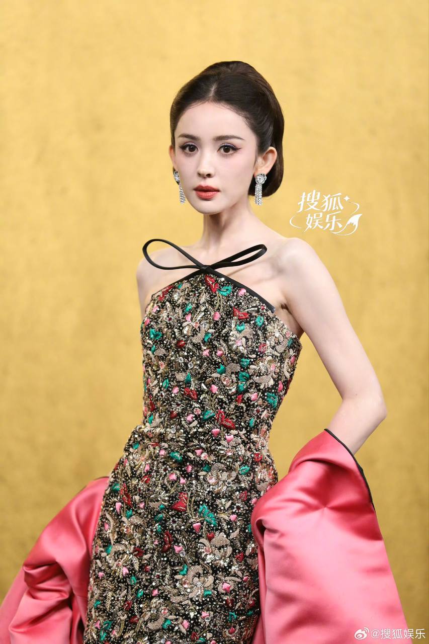 Một mỹ nhân khiến Bạch Lộc chạy mất dép, nhiều người đẹp không dám đứng cạnh- Ảnh 7.