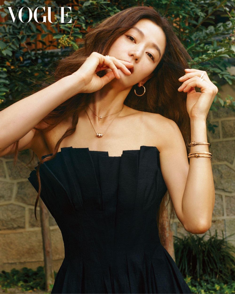 S&aacute;t sinh nhật 45, "mợ chảnh" Jun Ji Hyun l&ecirc;n b&igrave;a Vogue, nh&igrave;n trang sức kho&aacute;c l&ecirc;n người m&agrave; cảm th&aacute;n: Kh&ocirc;ng ai s&aacute;nh bằng- Ảnh 3.
