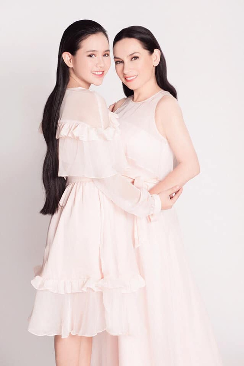 Con gái nuôi cố ca sĩ Phi Nhung nay đã khác xưa, xuất hiện thân thiết bên sao nam điển trai- Ảnh 3.