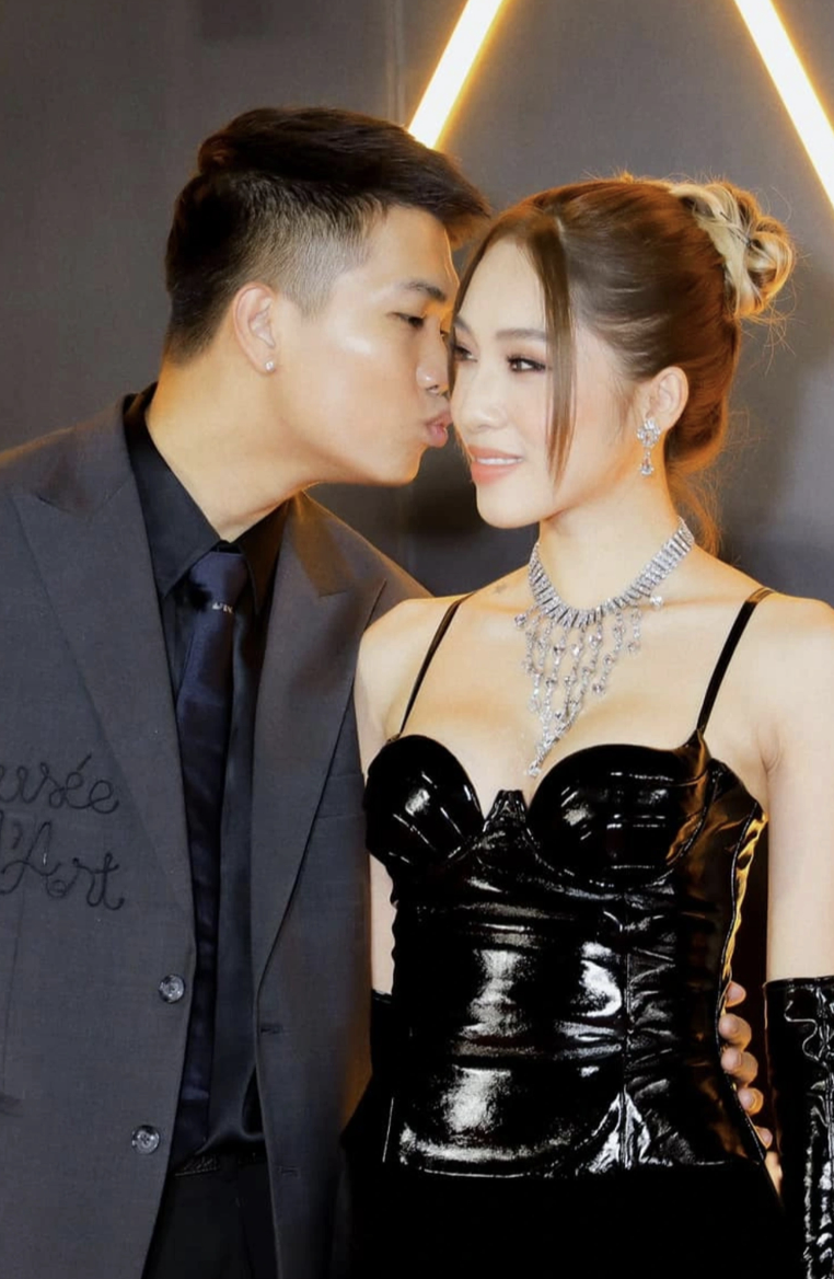 Cả d&agrave;n g&aacute;i xinh c&ugrave;ng nửa showbiz chung vui với vợ chồng Emily - BigDaddy- Ảnh 10.