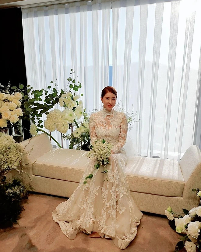 Nữ ca sĩ hạng A bị doanh nh&acirc;n &ldquo;đ&aacute;&rdquo; sau nửa năm cưới: &ldquo;Nh&agrave; trai chỉ c&oacute; 5 người đến dự h&ocirc;n lễ, ai cũng bảo t&ocirc;i sẽ ly h&ocirc;n&rdquo; - Ảnh 1.