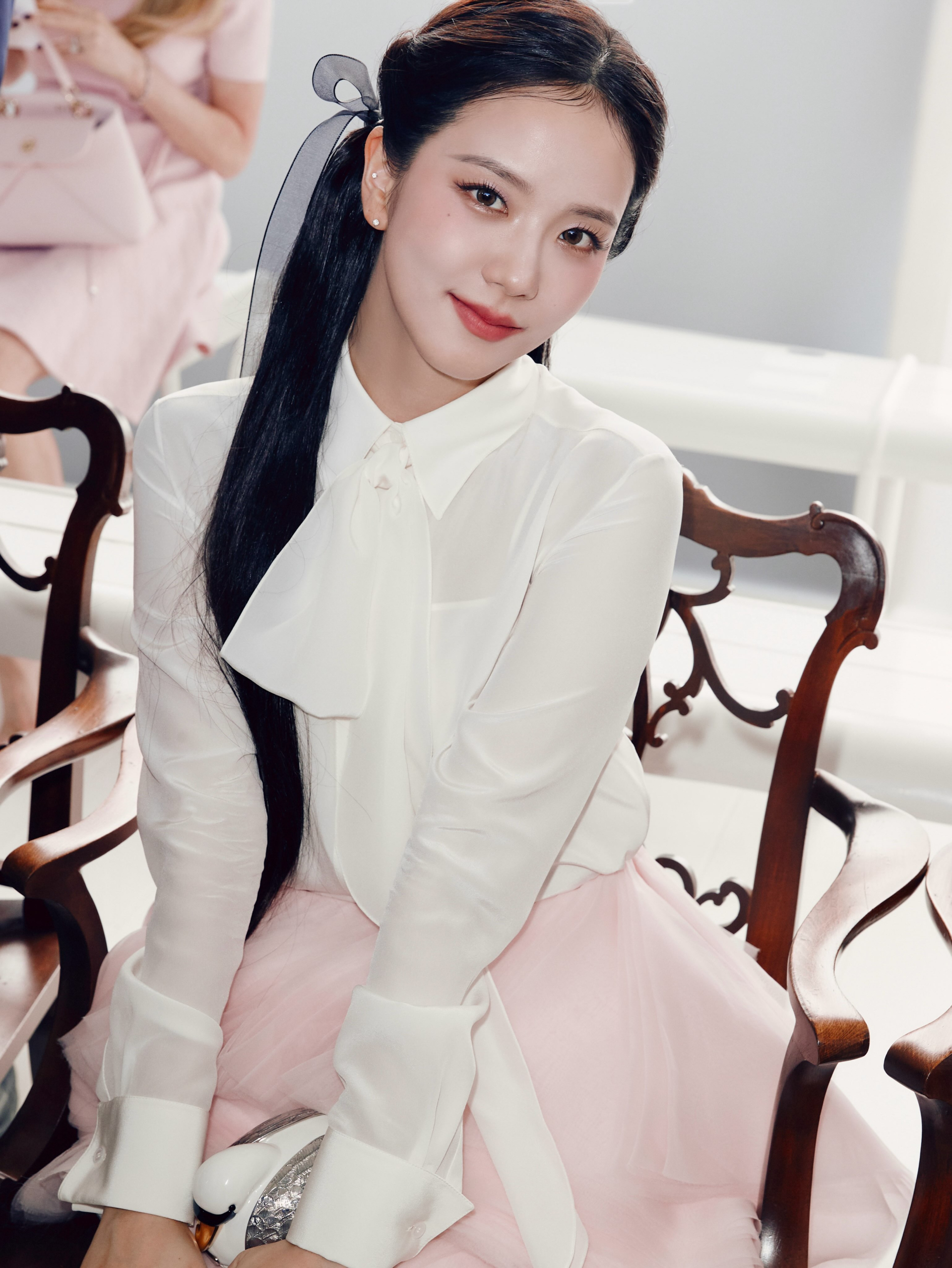 Gạt nước mắt, Jisoo (BLACKPINK) đ&atilde; c&oacute; người đ&agrave;n &ocirc;ng thay thế- Ảnh 1.