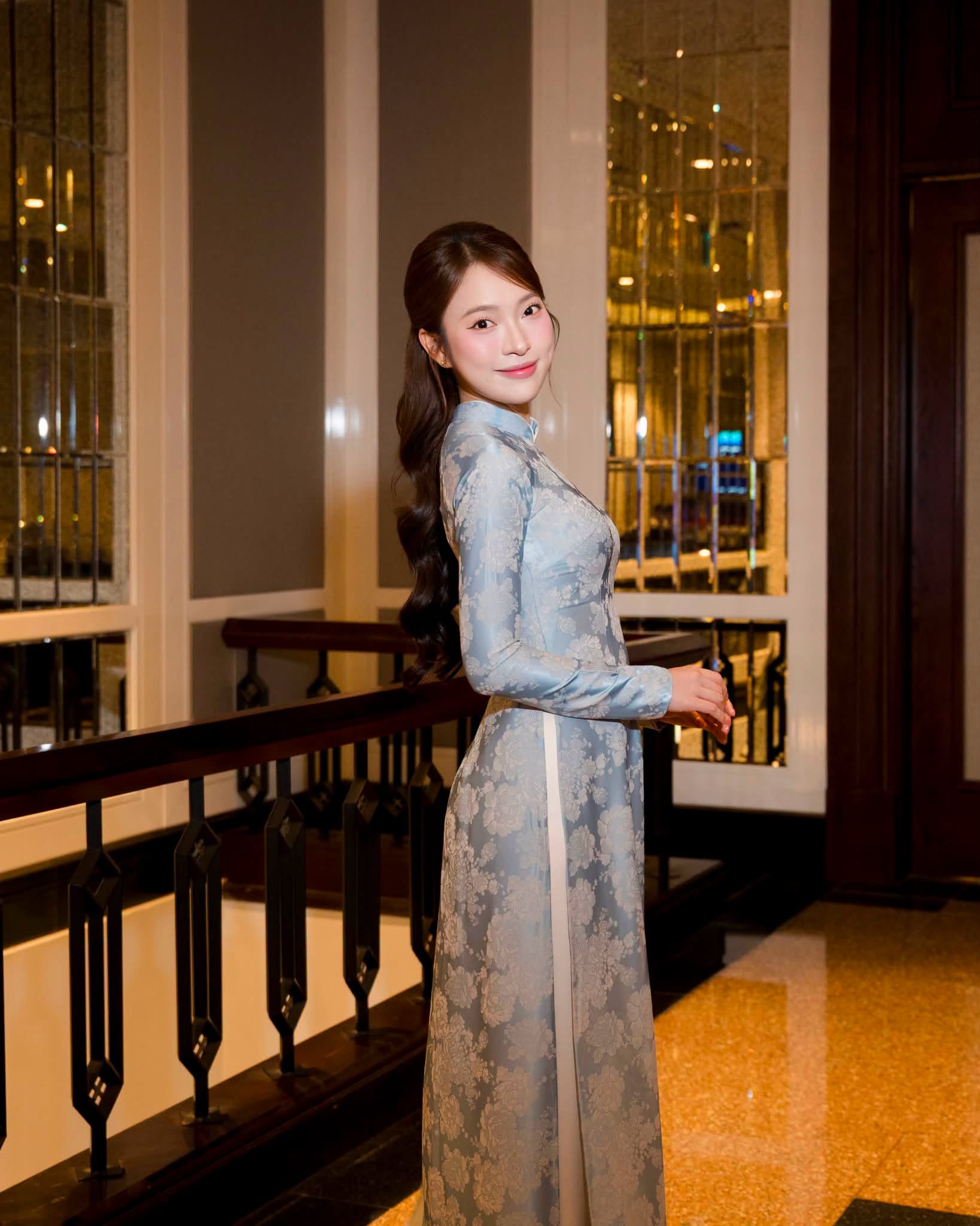 Sốc visual với MC Kh&aacute;nh Vy ở chung kết Miss Universe Vietnam: "Giống Hoa hậu hơn cả Hoa hậu"- Ảnh 5.