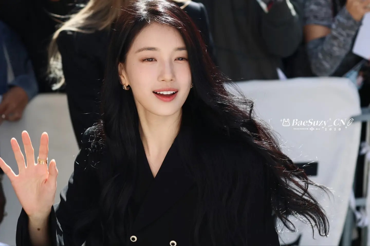 Đại hội gái xinh show Celine: Suzy và nữ chính Đầu Xuân Tươi Sáng đơn giản vẫn sang!- Ảnh 2.