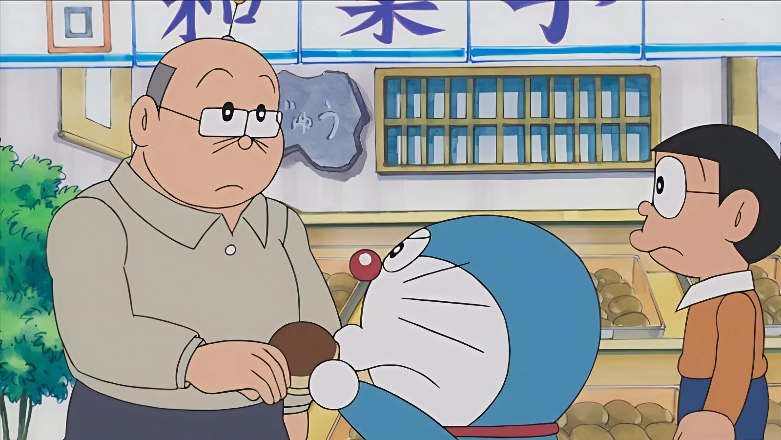 V&igrave; sao người d&acirc;n sống quanh nh&agrave; Nobita kh&ocirc;ng thấy lạ khi gặp Doraemon?- Ảnh 3.