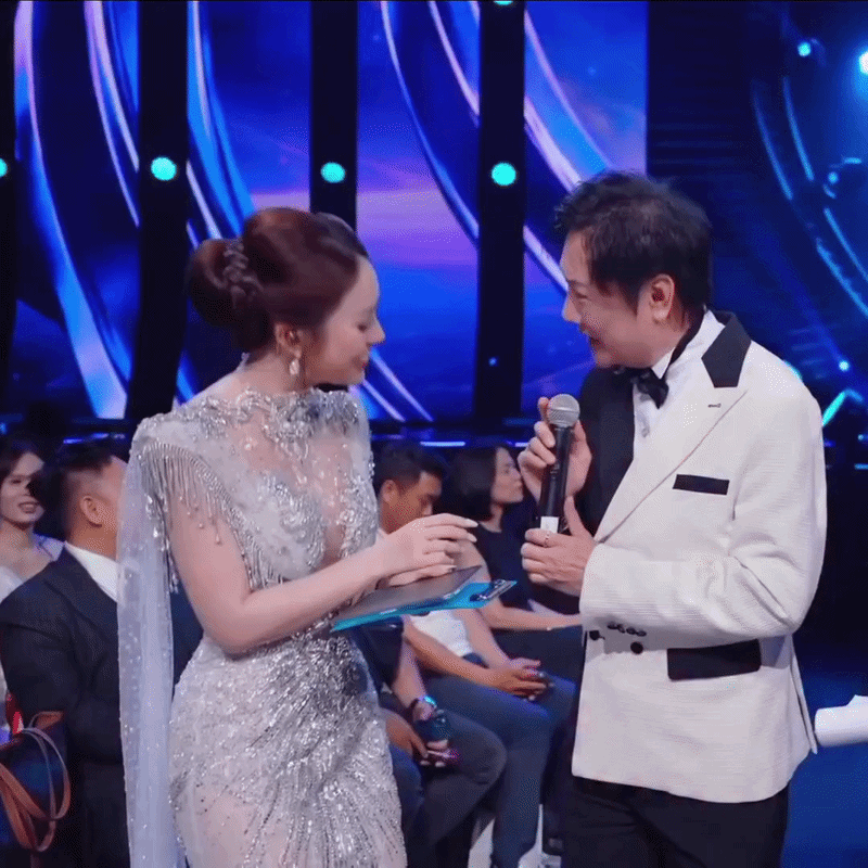 Sốc visual với MC Kh&aacute;nh Vy ở chung kết Miss Universe Vietnam: "Giống Hoa hậu hơn cả Hoa hậu"- Ảnh 4.
