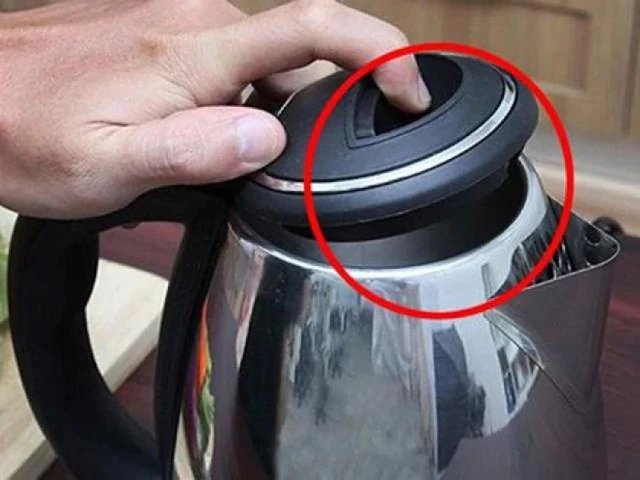 5 th&oacute;i quen hại ấm si&ecirc;u tốc bậc nhất - Ảnh 1.