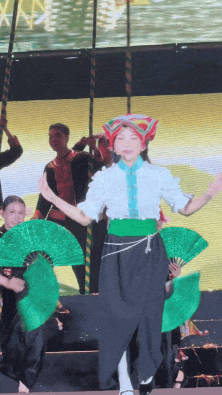 Phương Mỹ Chi đội chiếc khăn pi&ecirc;u, thẳng thắn n&oacute;i về tranh c&atilde;i &ldquo;l&agrave;m buồn l&ograve;ng kh&aacute;n giả&rdquo;- Ảnh 1.