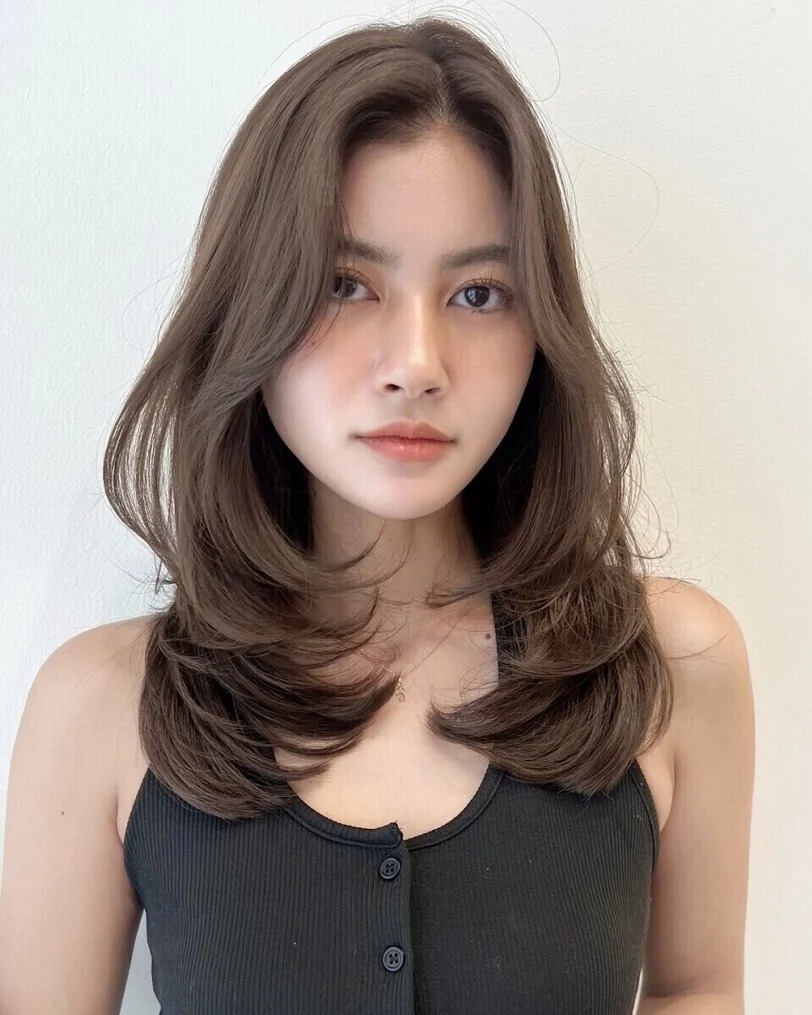 Phụ nữ 30+ nên thử 8 màu tóc nâu sương mờ: Nhẹ nhàng, sang và không kén da- Ảnh 2.